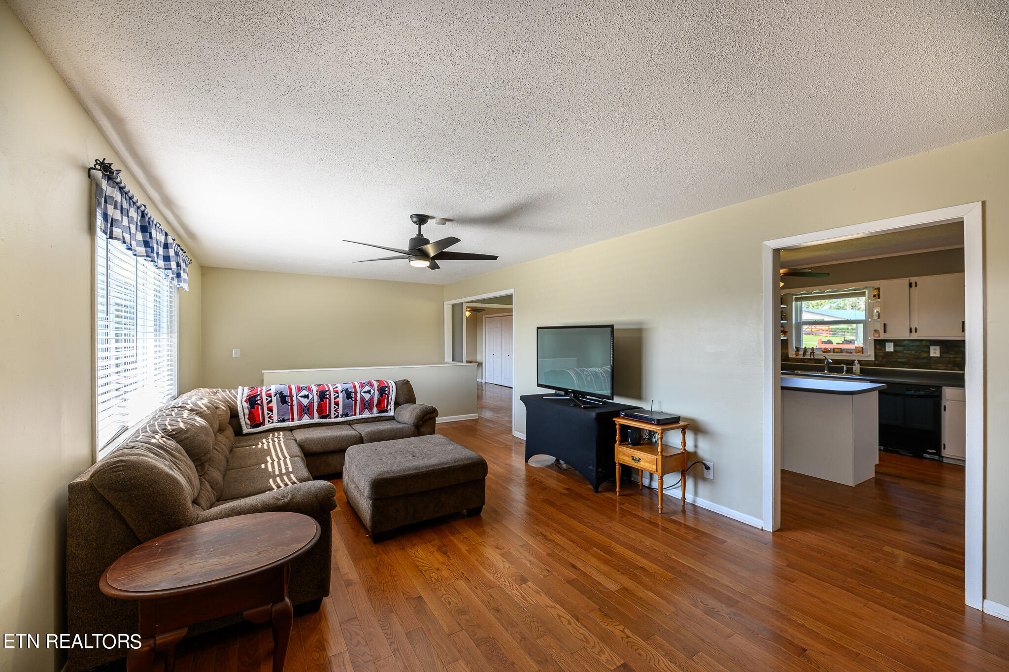 1675 Malone Road Loudon, TN 37774 - Photo 8 of 48 Living Room