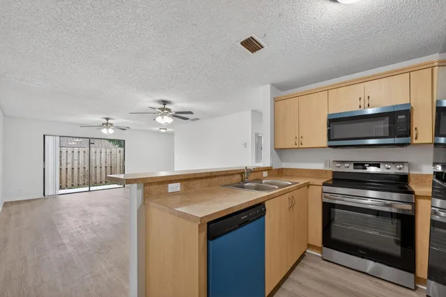 $2,150 | 9418 Northwest 49th Place, Sunrise, FL 33351