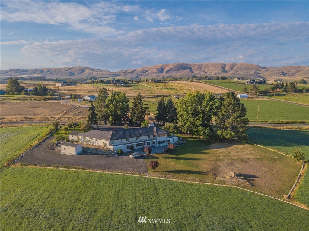 6121 Thrall Road Ellensburg, WA 98926 - Photo 1 of 37 Gallery Image 1