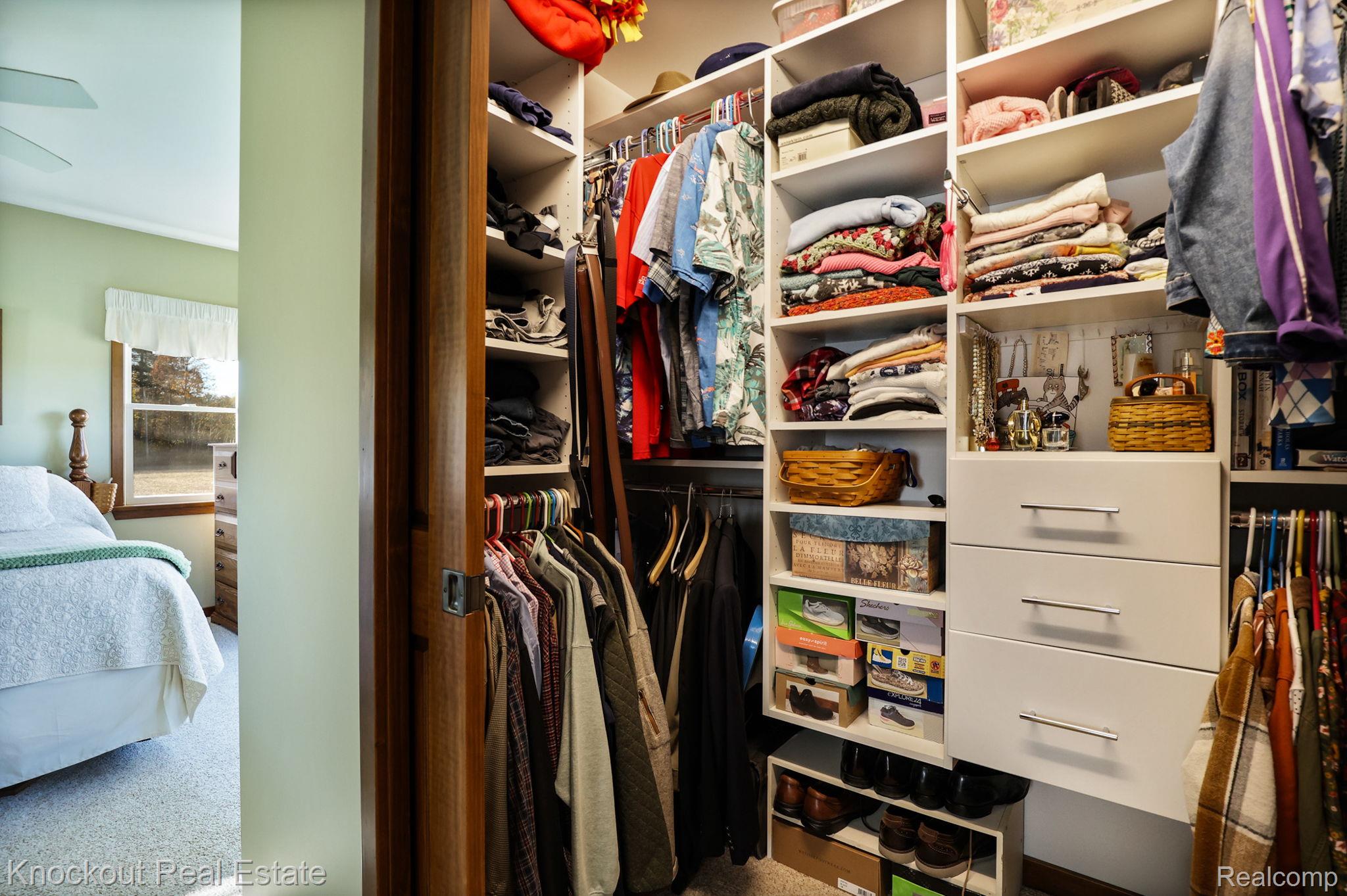 8980 Curtis Road Frankenmuth, MI 48734 - Photo 14 of 56 Walk in closet featuring carpet floors