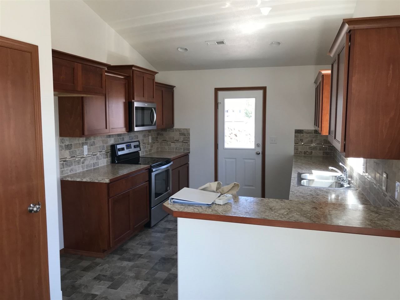 1416 South Pierce Road Spokane Valley, WA 99206 - Photo 3 of 6 Gallery Image 3