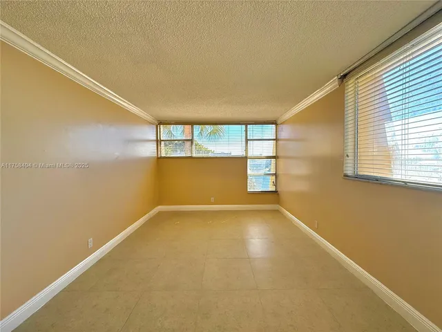 $2,150 | 920 Northeast 199th Street, Unit 4J, Miami, FL 33179