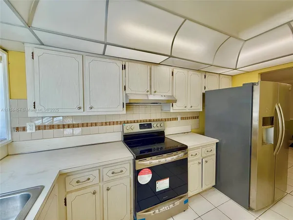 $2,150 | 920 Northeast 199th Street, Unit 4J, Miami, FL 33179