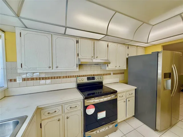 $2,150 | 920 Northeast 199th Street, Unit 4J, Miami, FL 33179