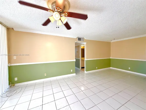 $2,150 | 920 Northeast 199th Street, Unit 4J, Miami, FL 33179