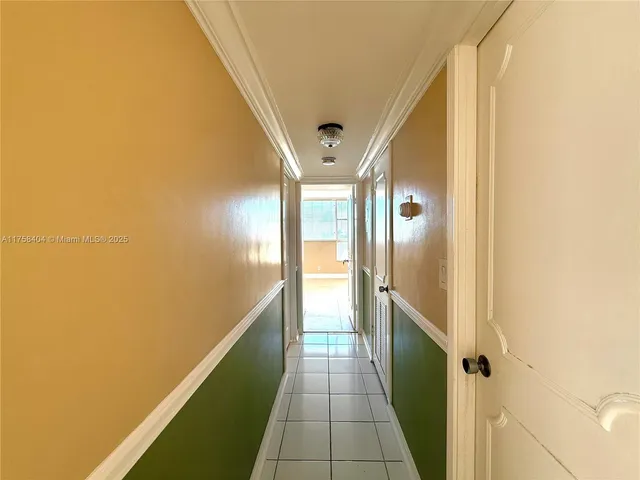 $2,150 | 920 Northeast 199th Street, Unit 4J, Miami, FL 33179