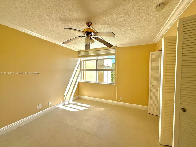 $2,150 | 920 Northeast 199th Street, Unit 4J, Miami, FL 33179