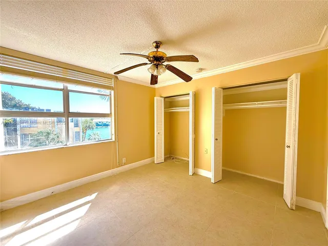 $2,150 | 920 Northeast 199th Street, Unit 4J, Miami, FL 33179
