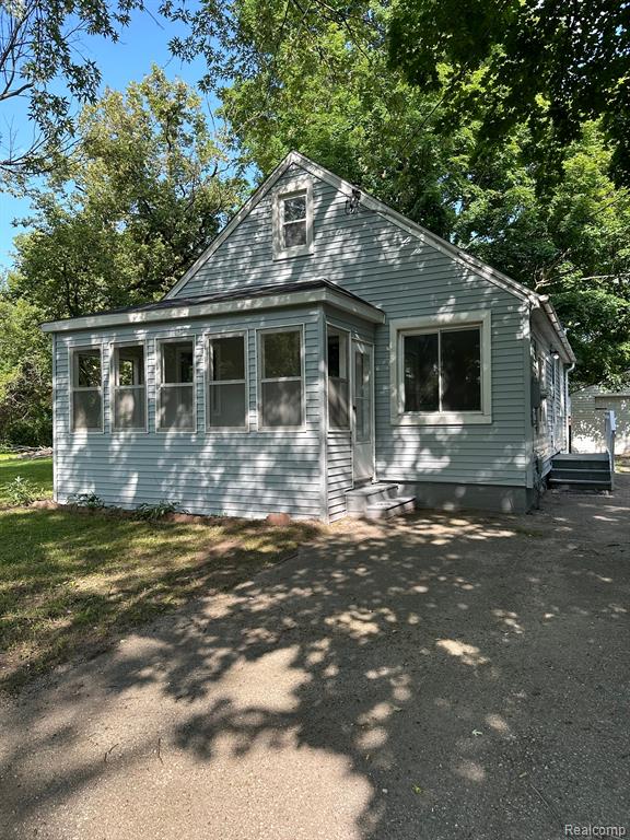 1591 Eberly Road Flint, MI 48532 - Photo 8 of 37 Gallery Image 8