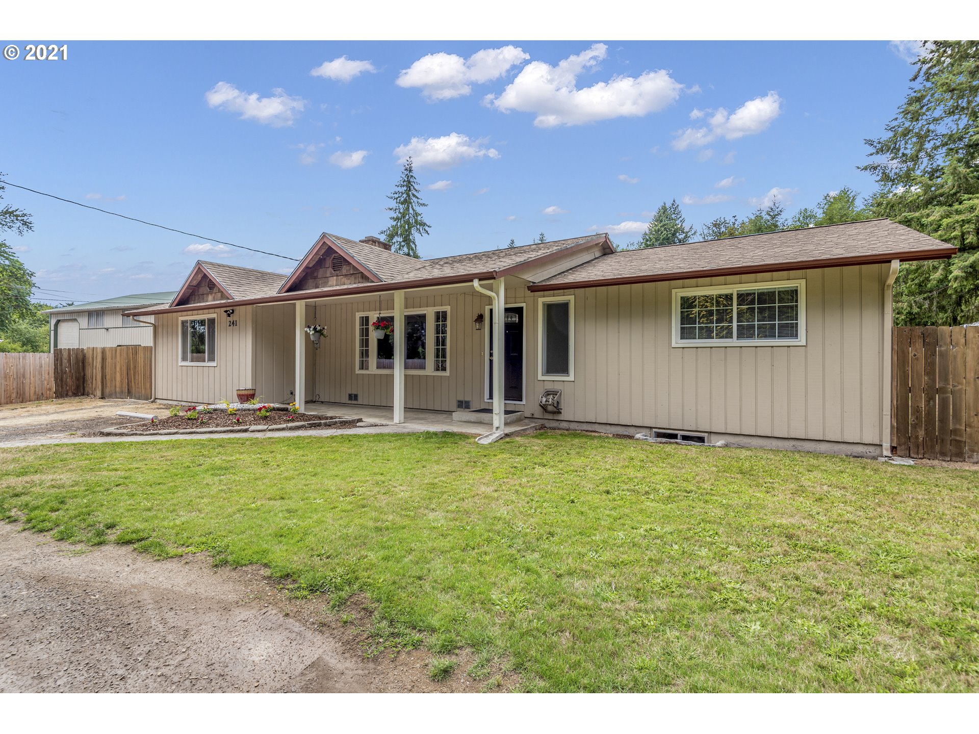 241 Chapman Road Castle Rock, WA 98611 - Photo 3 of 31 Gallery Image 3