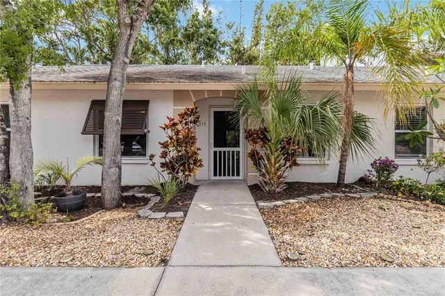 $2,000 | 642 North Jefferson Avenue, Unit 13, Sarasota, FL 34237