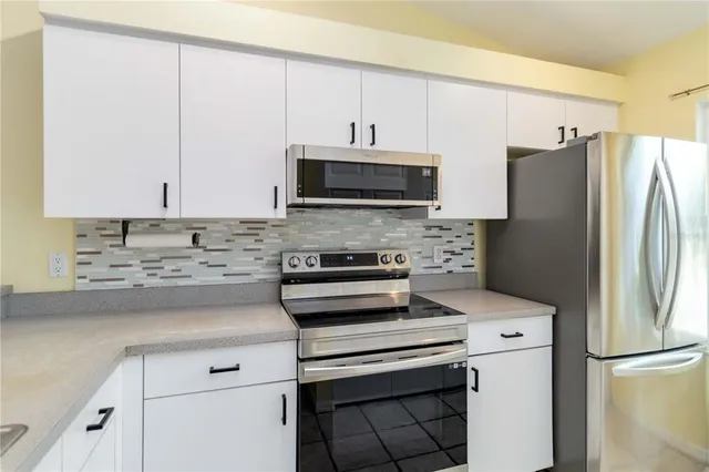 $2,000 | 642 North Jefferson Avenue, Unit 13, Sarasota, FL 34237