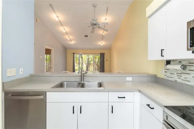 $2,000 | 642 North Jefferson Avenue, Unit 13, Sarasota, FL 34237