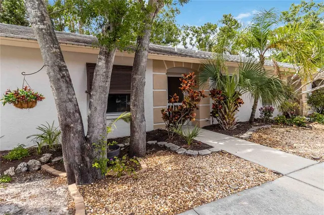 $2,000 | 642 North Jefferson Avenue, Unit 13, Sarasota, FL 34237