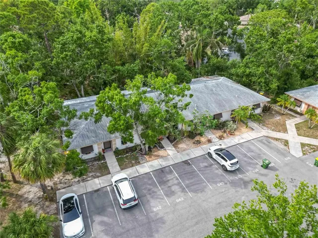$2,000 | 642 North Jefferson Avenue, Unit 13, Sarasota, FL 34237