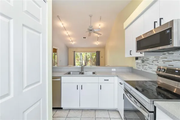 $1,850 | 642 North Jefferson Avenue, Unit 13, Sarasota, FL 34237