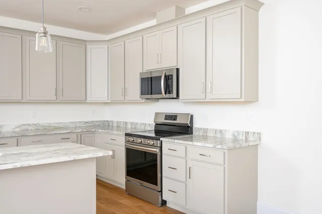 $649,000 | 7 Hayford Trail, Unit 12, Hanson, MA 02341