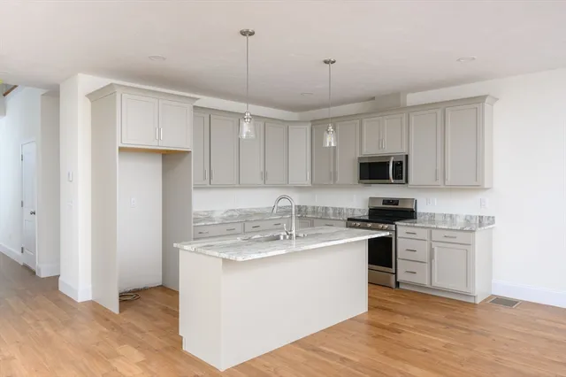 $649,000 | 7 Hayford Trail, Unit 12, Hanson, MA 02341