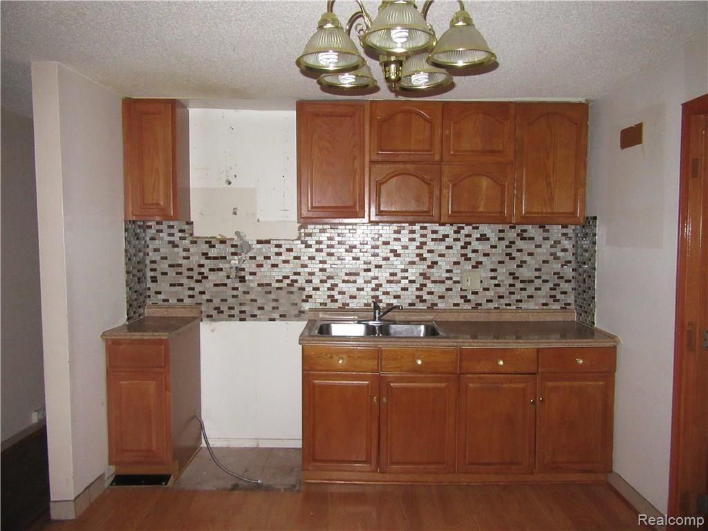 3586 Spring Hill Avenue Inkster, MI 48141 - Photo 5 of 20 016.JPG