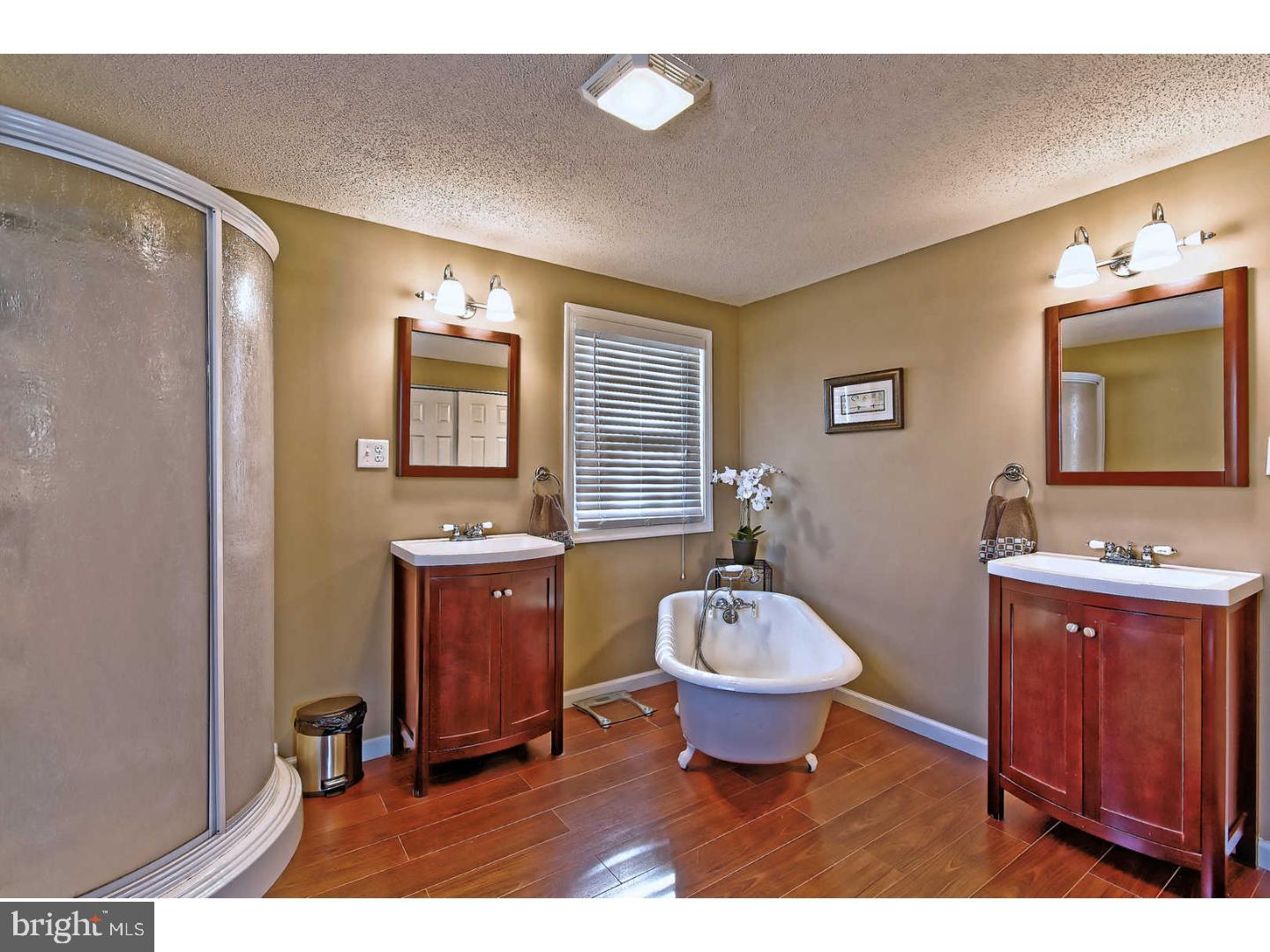374 North Hook Road Pennsville, NJ 08070 - Photo 15 of 25 Master Bathroom