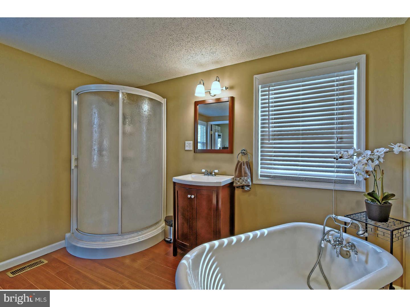 374 North Hook Road Pennsville, NJ 08070 - Photo 16 of 25 Master Bathroom