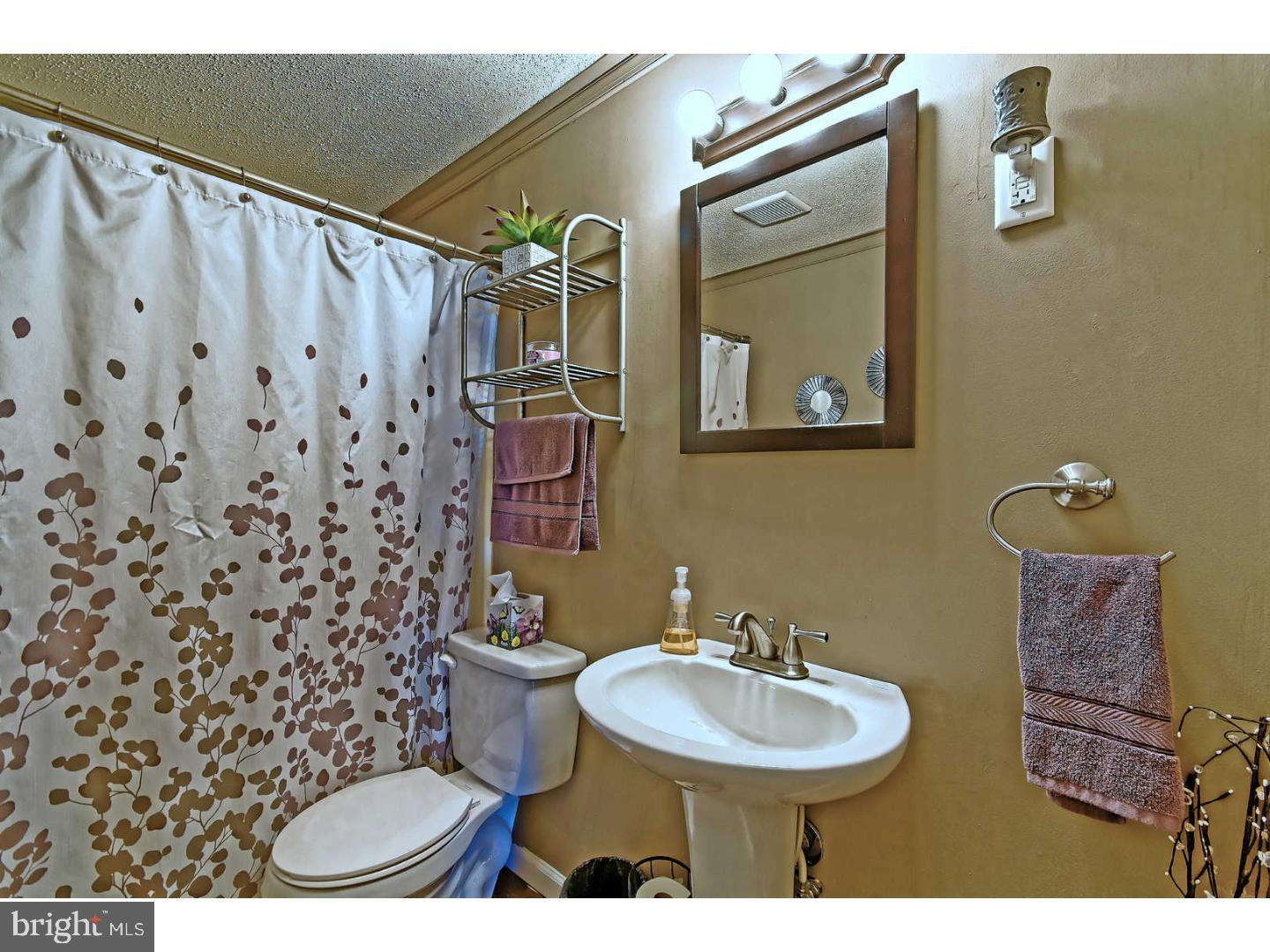 374 North Hook Road Pennsville, NJ 08070 - Photo 19 of 25 Bathroom