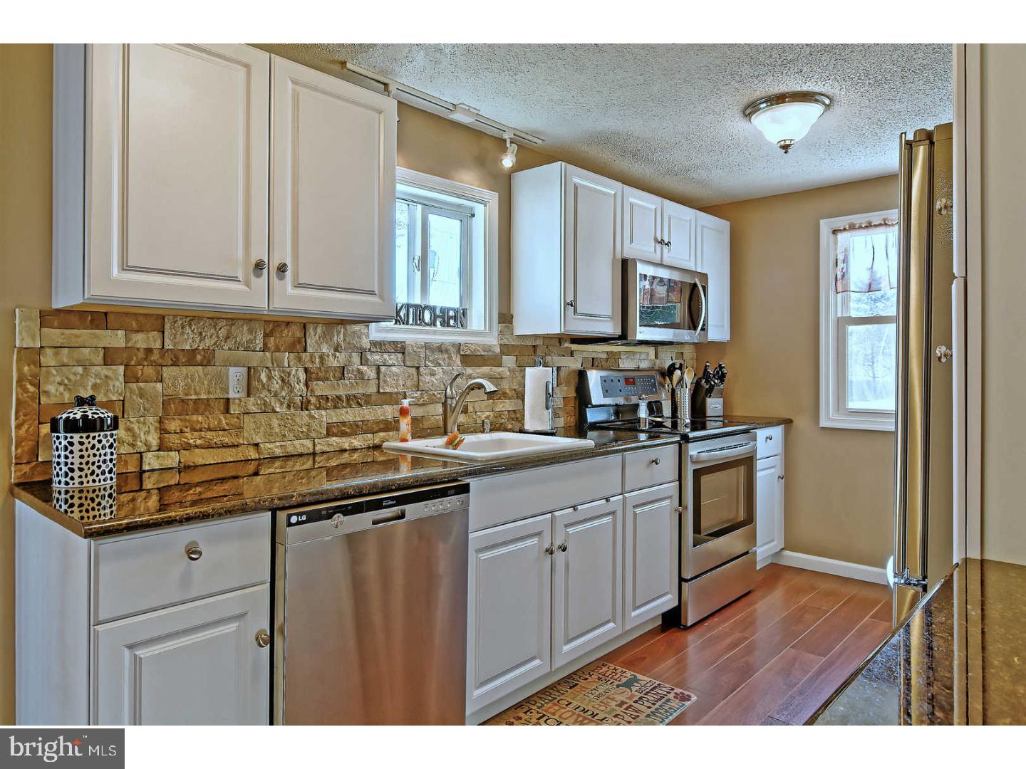 374 North Hook Road Pennsville, NJ 08070 - Photo 10 of 25 Kitchen