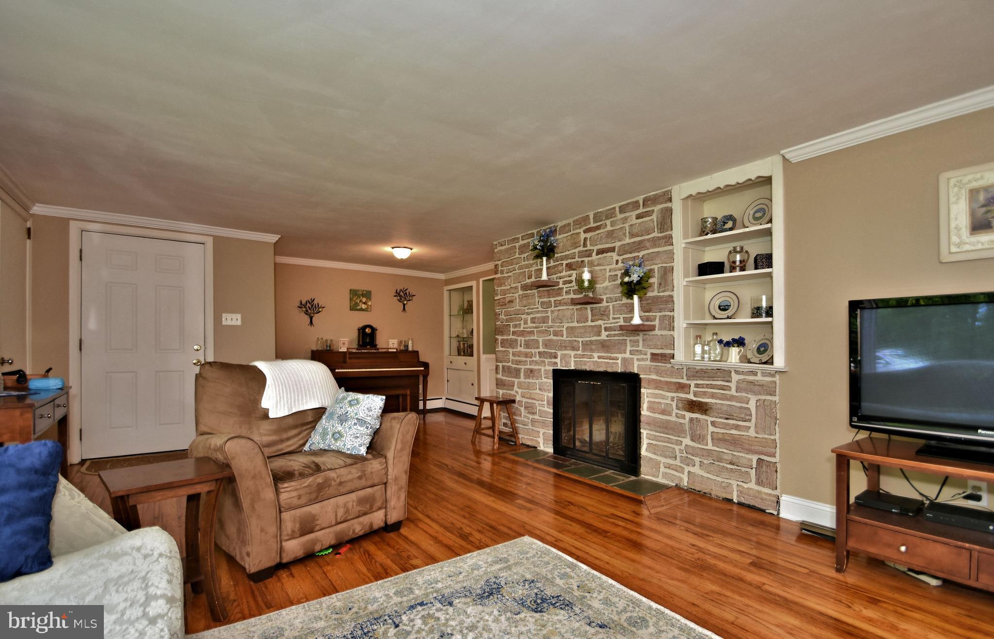 2076 Bedminster Road Perkasie, PA 18944 - Photo 3 of 30 Gallery Image 3