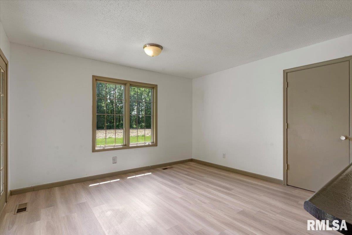 1204 Harmony Court Springfield, IL 62703 - Photo 17 of 35