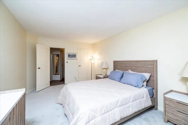 $4,125 | 2 Fowler Avenue, Unit 211, Lynbrook, NY 11563