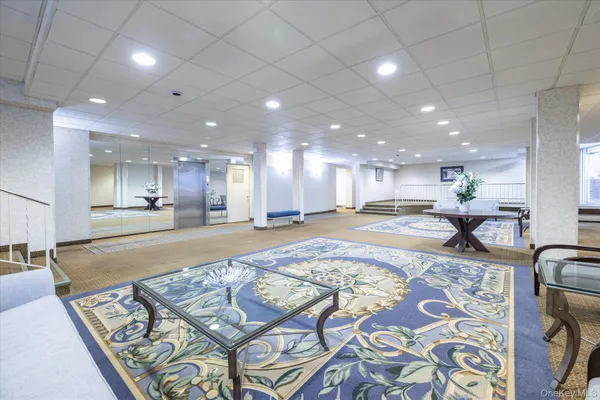 $4,125 | 2 Fowler Avenue, Unit 211, Lynbrook, NY 11563