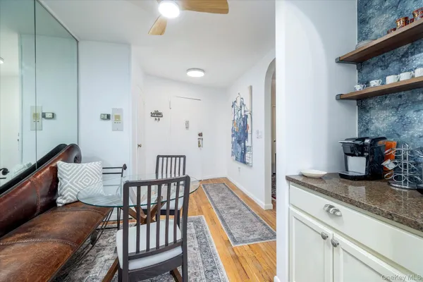 $4,125 | 2 Fowler Avenue, Unit 211, Lynbrook, NY 11563