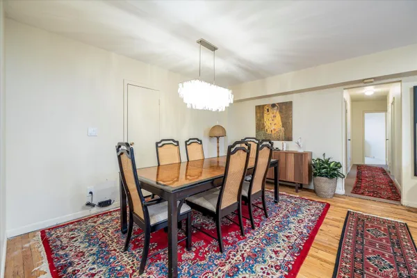 $4,125 | 2 Fowler Avenue, Unit 211, Lynbrook, NY 11563