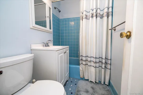 $4,125 | 2 Fowler Avenue, Unit 211, Lynbrook, NY 11563