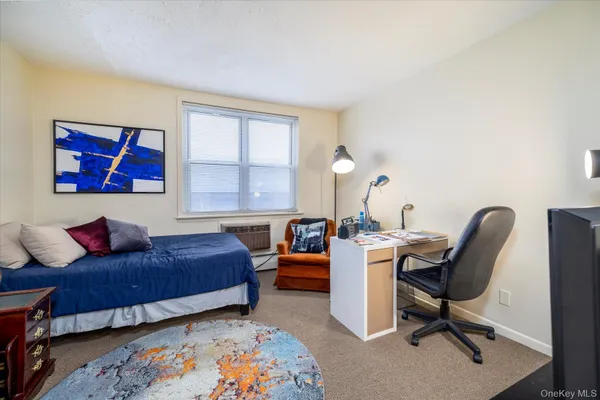 $4,125 | 2 Fowler Avenue, Unit 211, Lynbrook, NY 11563