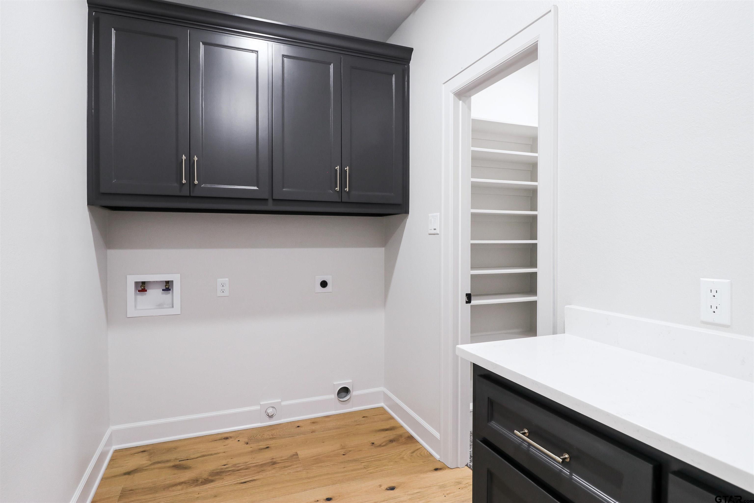 15515 Sugar Ridge Lane Flint, TX 75762 - Photo 25 of 34 a view of room with cabinets