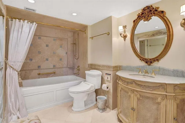 $750,000 | 1340 South Ocean Boulevard, Unit 807, Pompano Beach, FL 33062