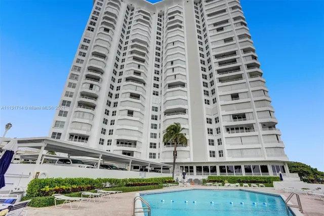 $750,000 | 1340 South Ocean Boulevard, Unit 807, Pompano Beach, FL 33062