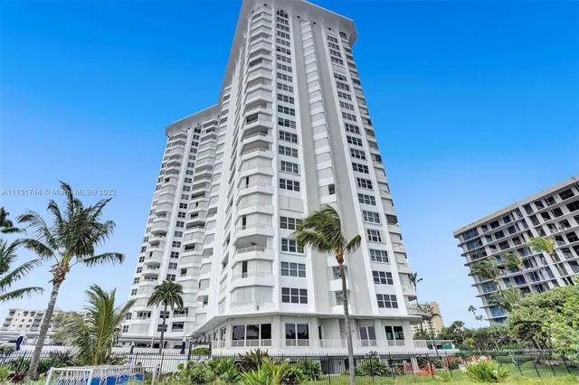 $750,000 | 1340 South Ocean Boulevard, Unit 807, Pompano Beach, FL 33062
