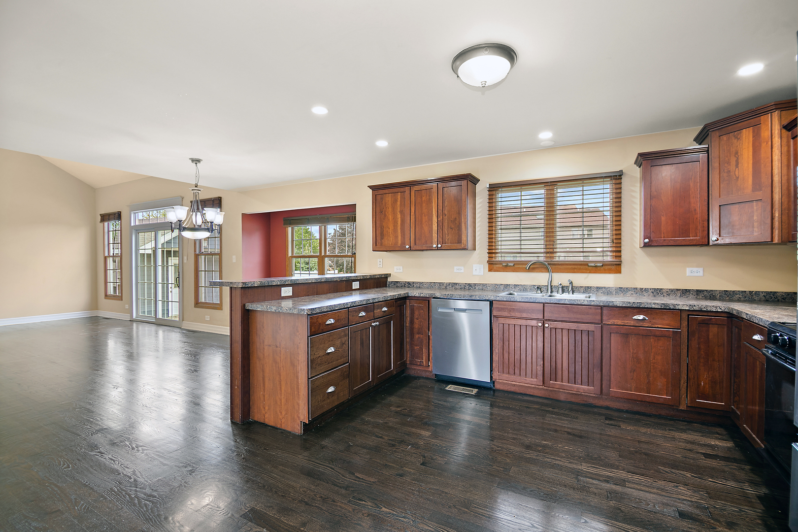 1123 Meadow Path Manteno, IL 60950 - Photo 5 of 32