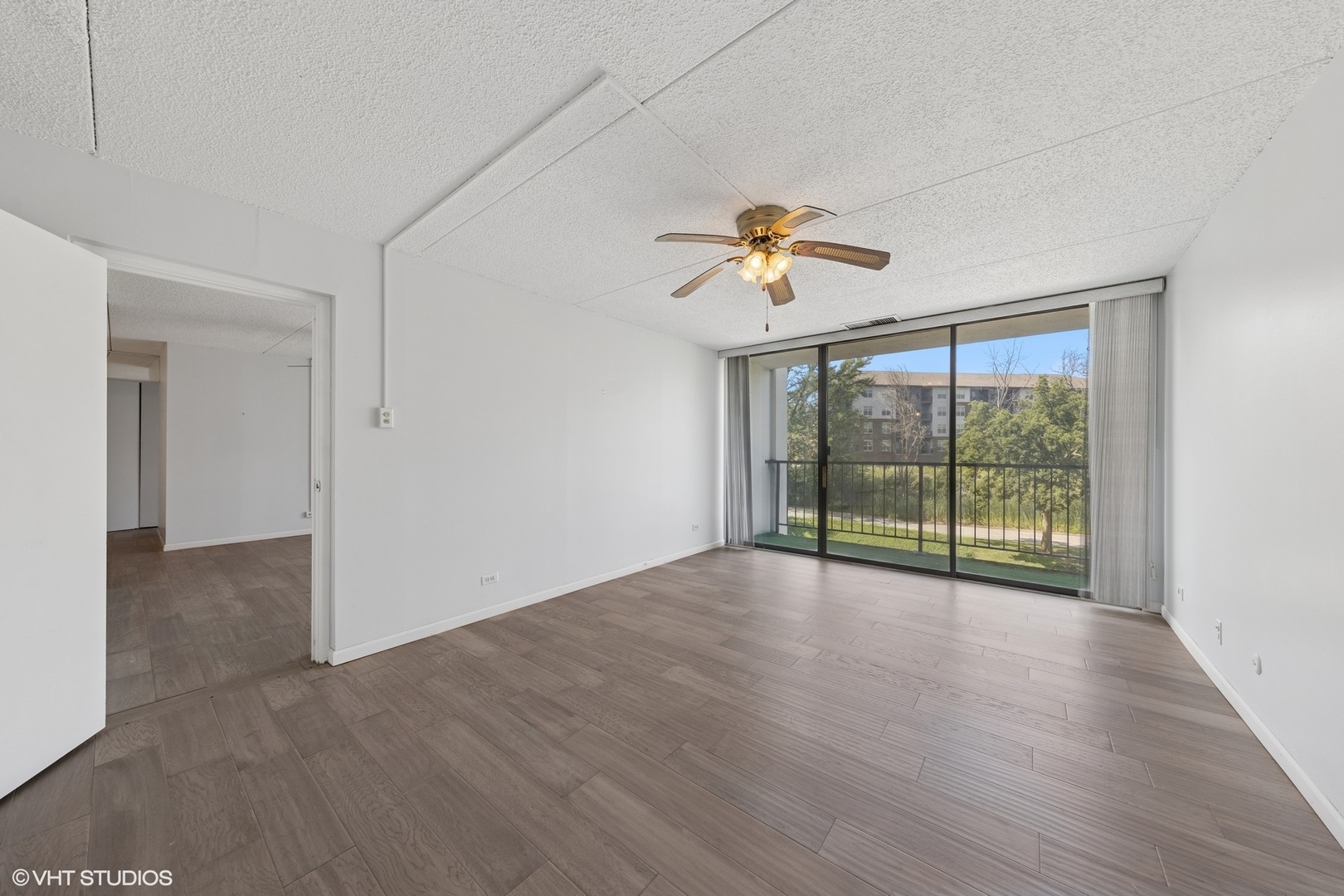 2015 South Finley Road, Unit 304 Lombard, IL 60148 - Photo 10 of 31 Gallery Image 10