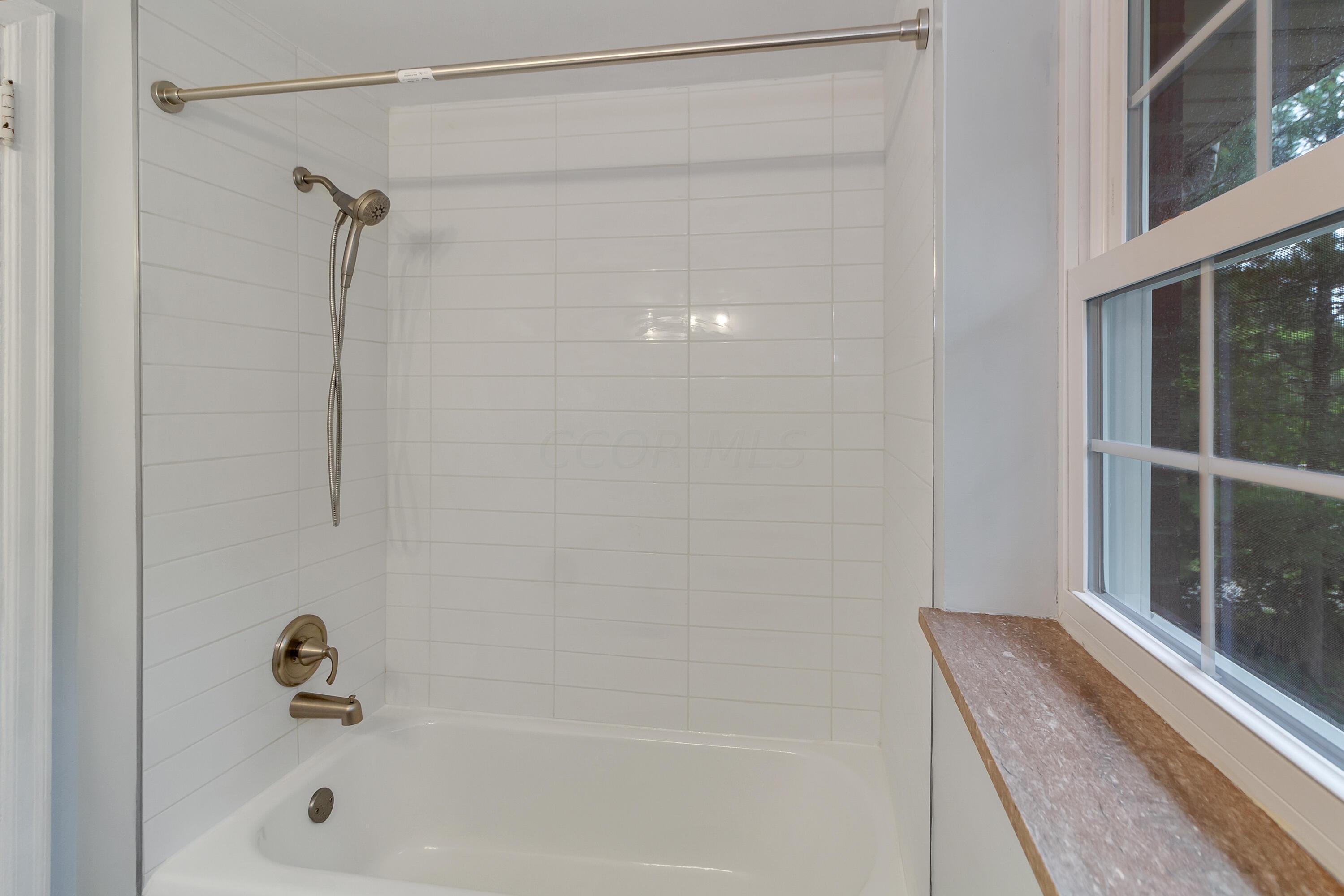 2938 Sherwood Road Columbus, OH 43209 - Photo 17 of 29 IMG_7110