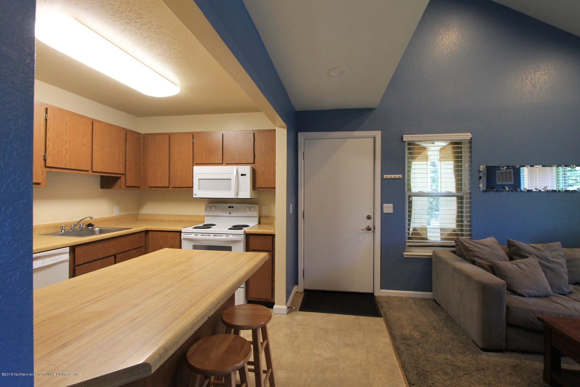 1200 South Riordan Ranch Street, Unit 54 Flagstaff, AZ 86001 - Photo 7 of 22 Kitchen/Living