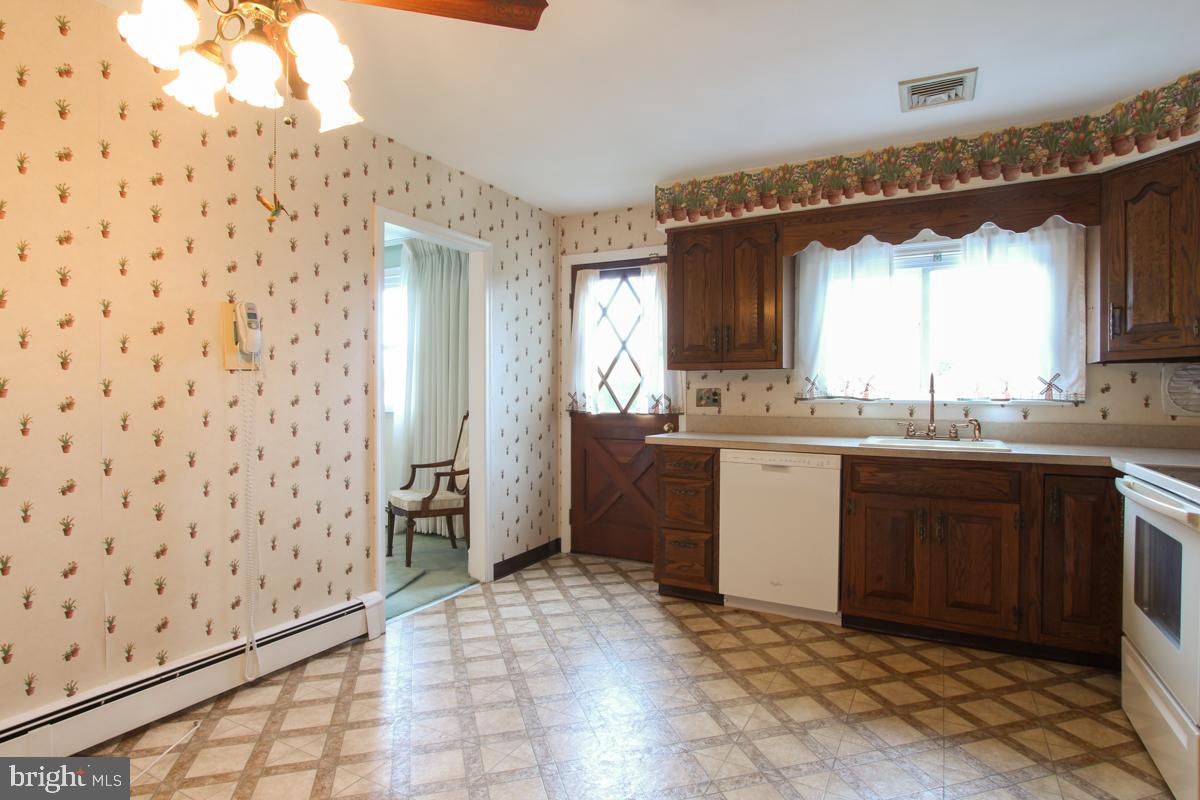 2403 Steven Road Huntingdon Valley, PA 19006 - Photo 13 of 43