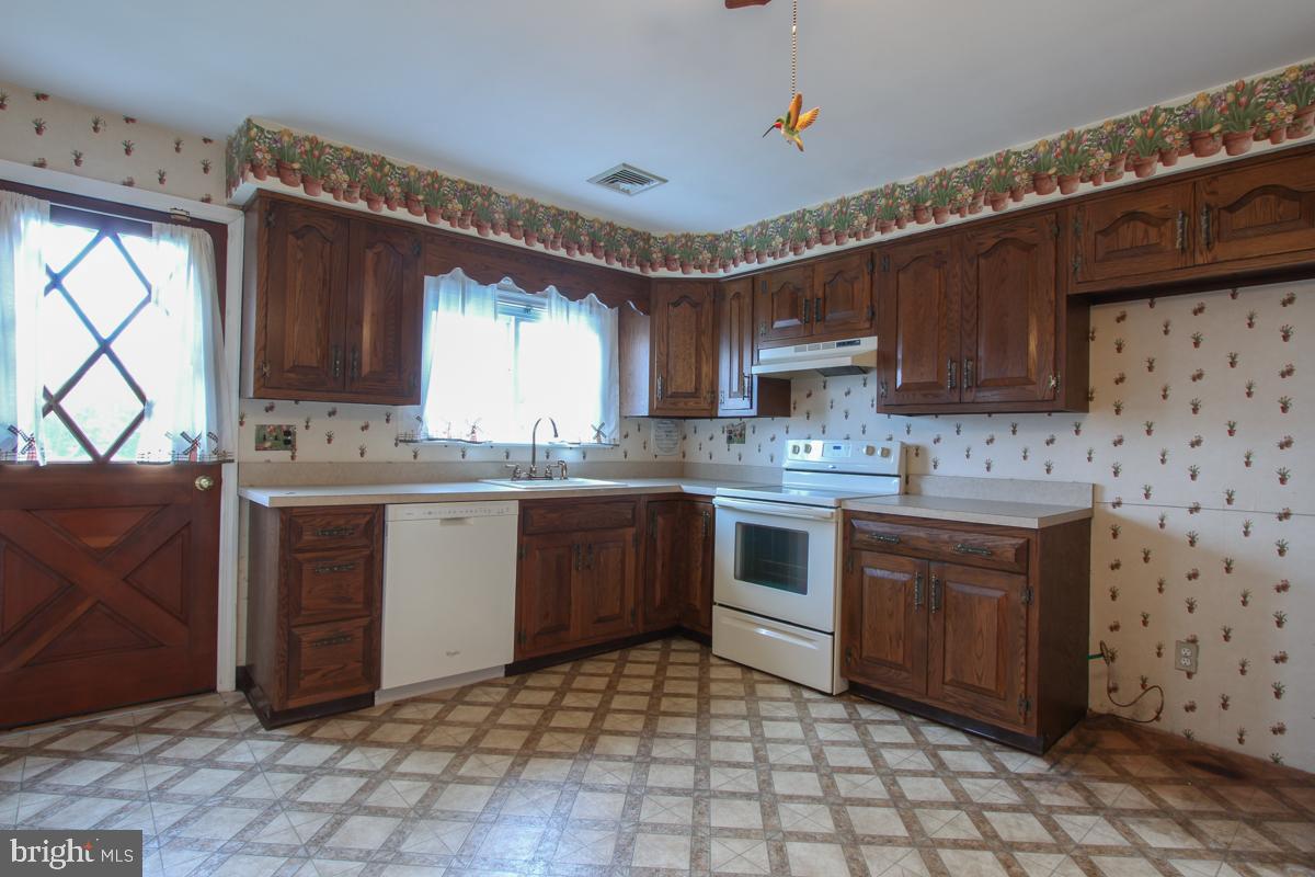 2403 Steven Road Huntingdon Valley, PA 19006 - Photo 14 of 43