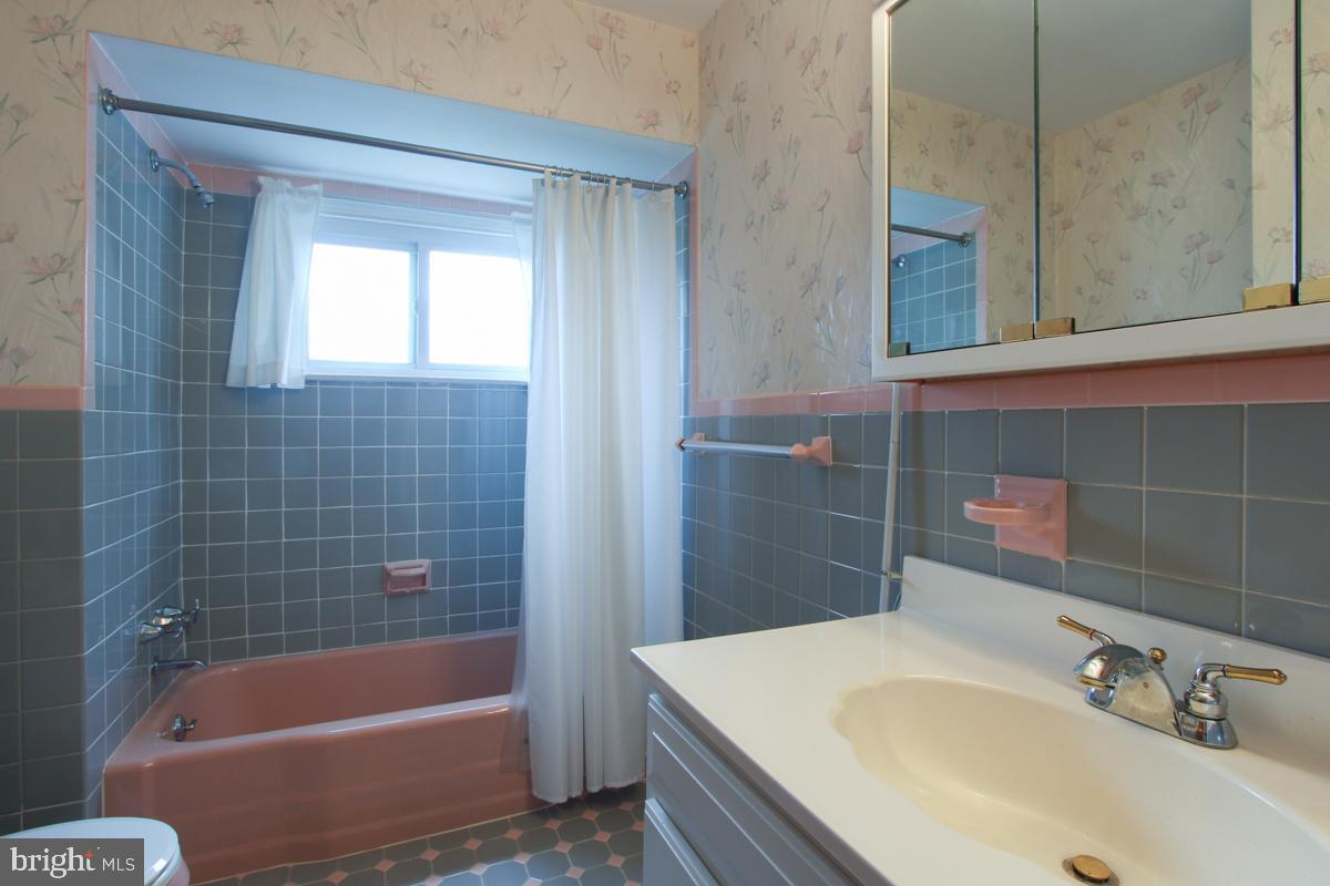2403 Steven Road Huntingdon Valley, PA 19006 - Photo 19 of 43