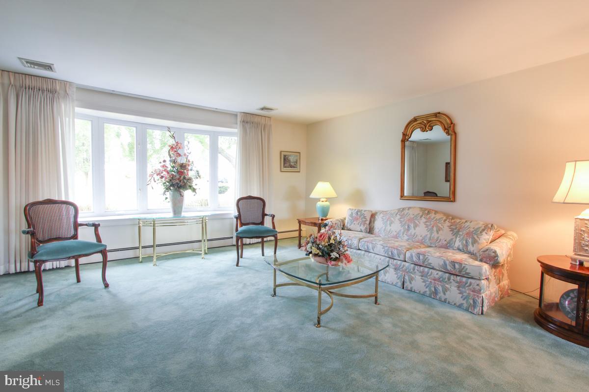 2403 Steven Road Huntingdon Valley, PA 19006 - Photo 4 of 43