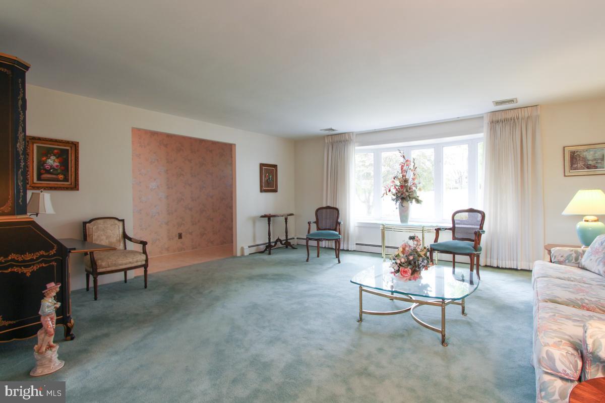2403 Steven Road Huntingdon Valley, PA 19006 - Photo 5 of 43