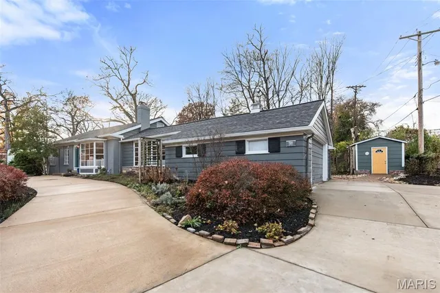$439,000 | 581 West Lockwood Avenue, Webster Groves, MO 63119