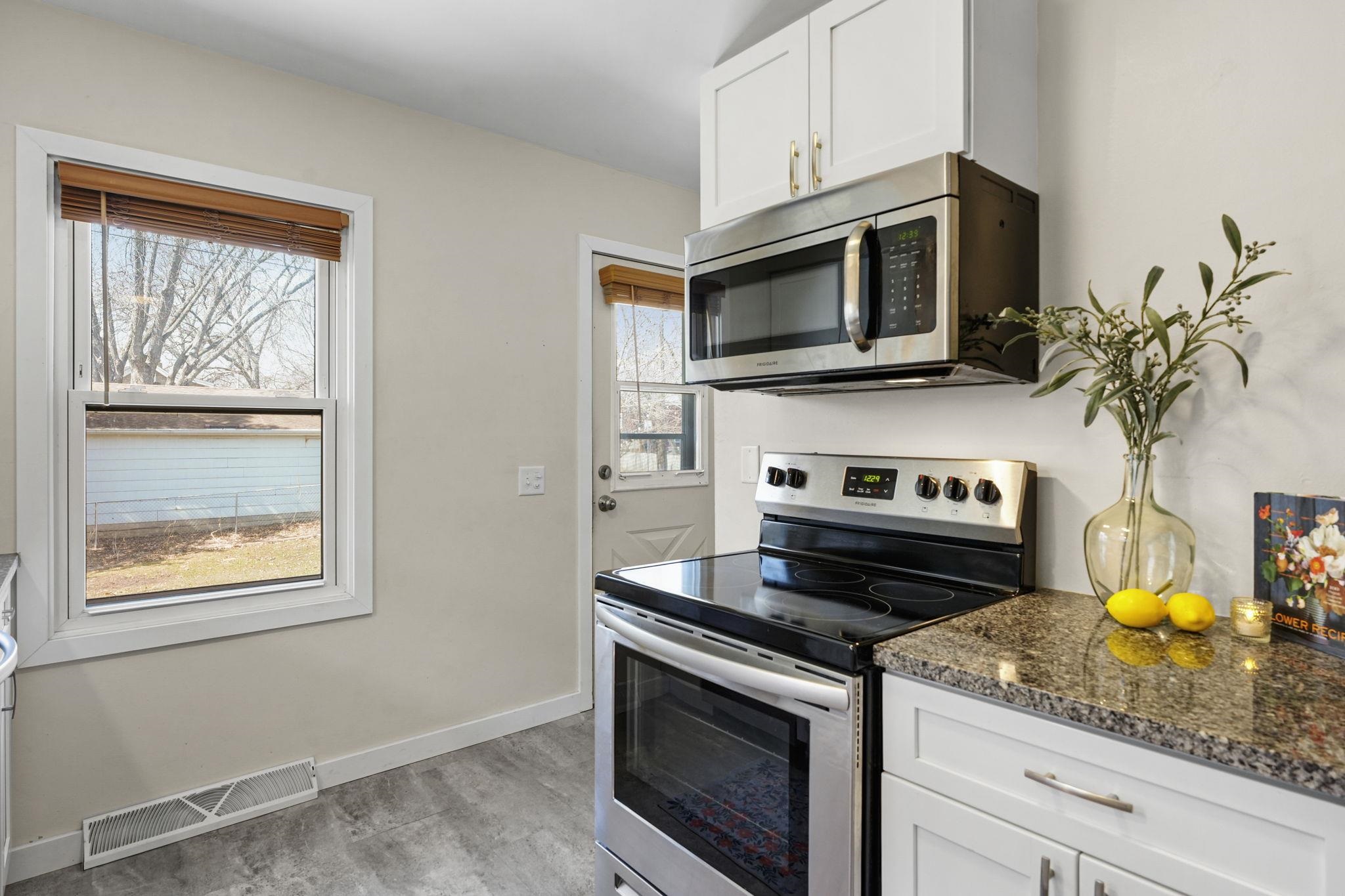 3329 Webb Avenue Madison, WI 53714 - Photo 18 of 52